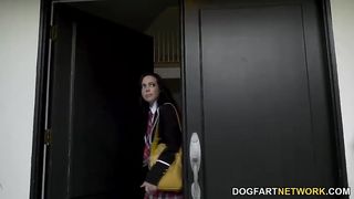 Две студентки на хэллоувин вызывают дух черного демона для секса