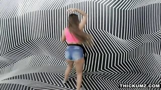 Девушка повеселилась с парнем и занялась сексом в мотеле