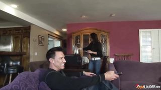 Давно не видела друга и порадовала его своей пиздой при встрече