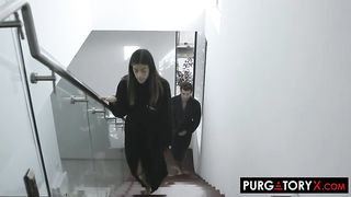 Парень сношает грудастую мамочку подружки в куколд порно