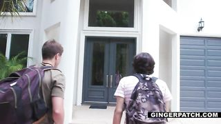 Друзья жестко трахнули рыжую однокурсницу которая сама попросила отсосать члены парней