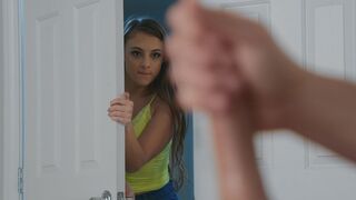 Шустрые девушки трахаются с братом-онанистом